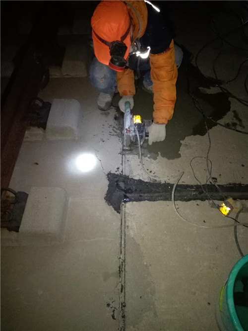 PTN材料應(yīng)用于鄭西客運(yùn)專(zhuān)線華山北站道床板伸縮縫